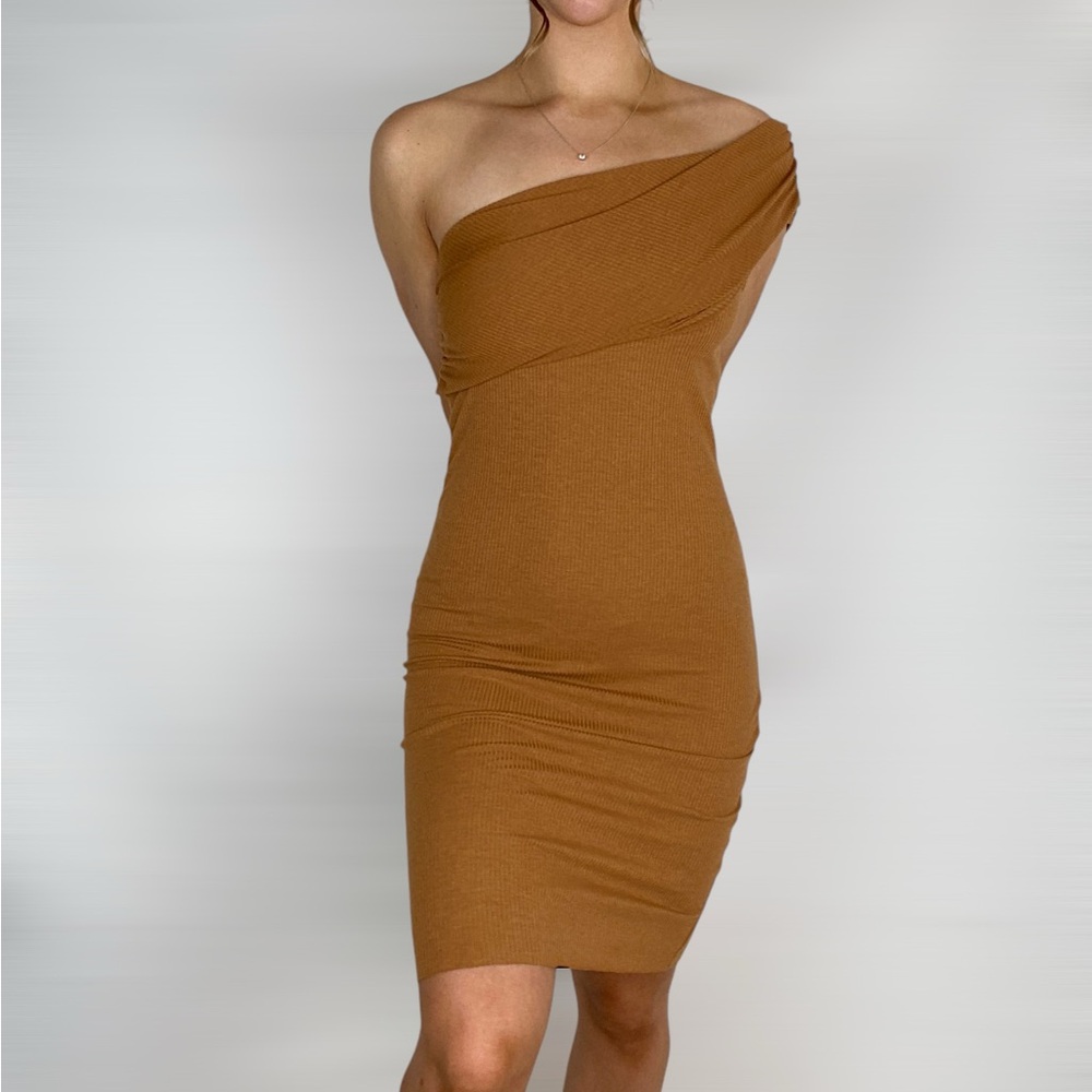 HOUSE OF HARLOW 1960 One Shoulder Ribbed Bodycon Midi Dress